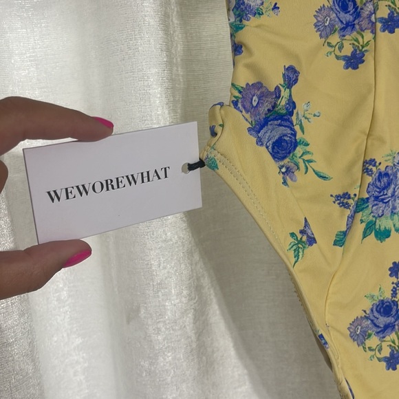 WEWOREWHAT Golden Hour Floral underwire one piece - Picture 5 of 6